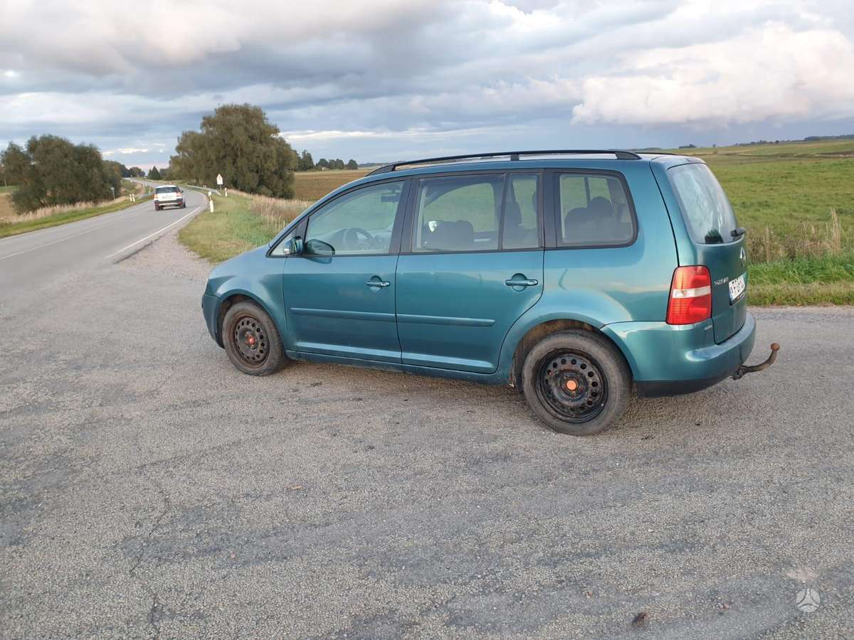 Volkswagen Touran - 4