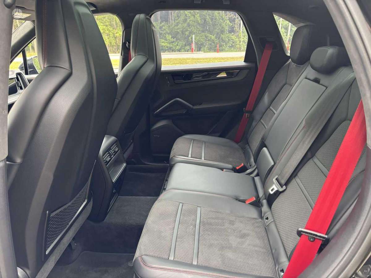 Porsche Cayenne - 11
