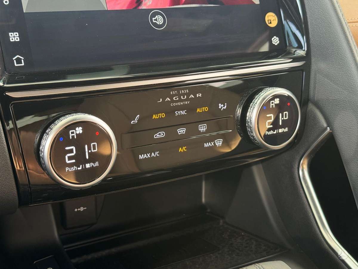Jaguar E-Pace, 2.0 l., off-road / crossover