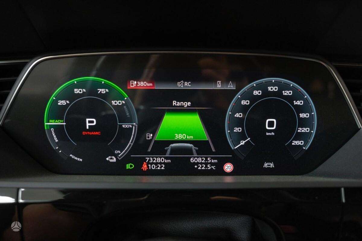 Audi e-tron, off-road / crossover