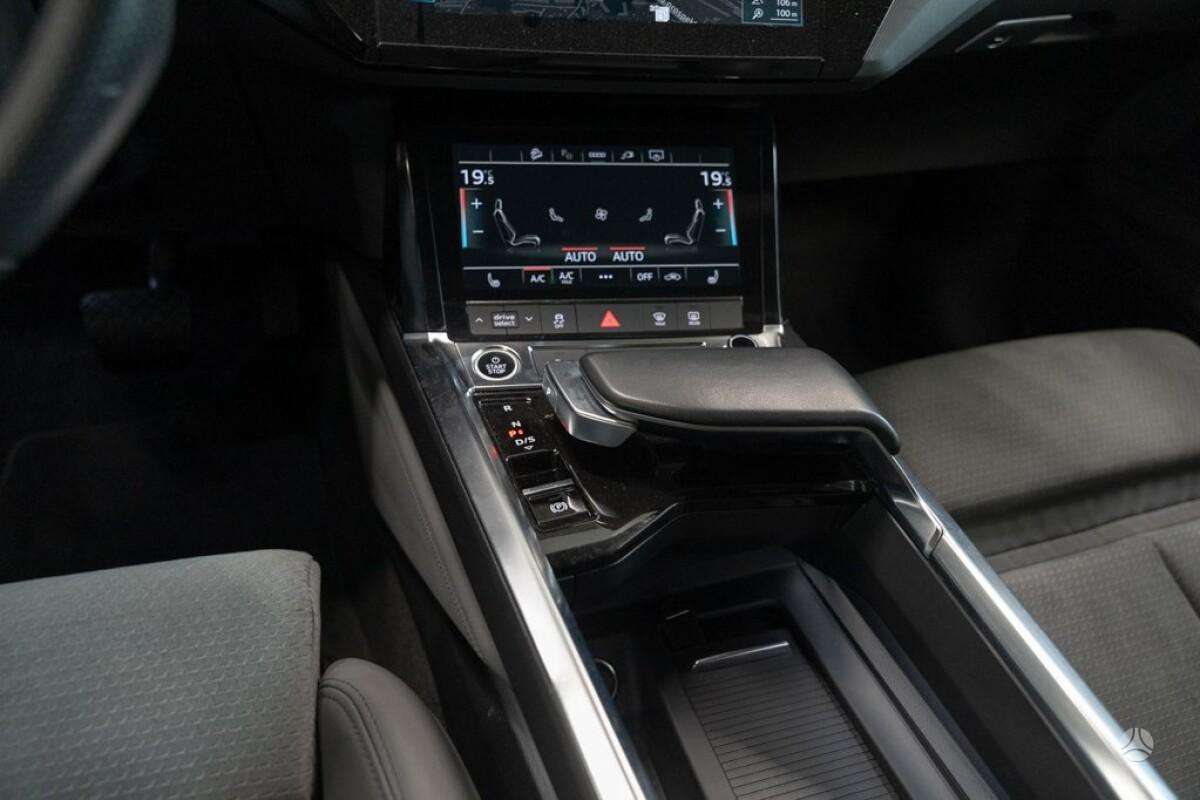 Audi e-tron, off-road / crossover