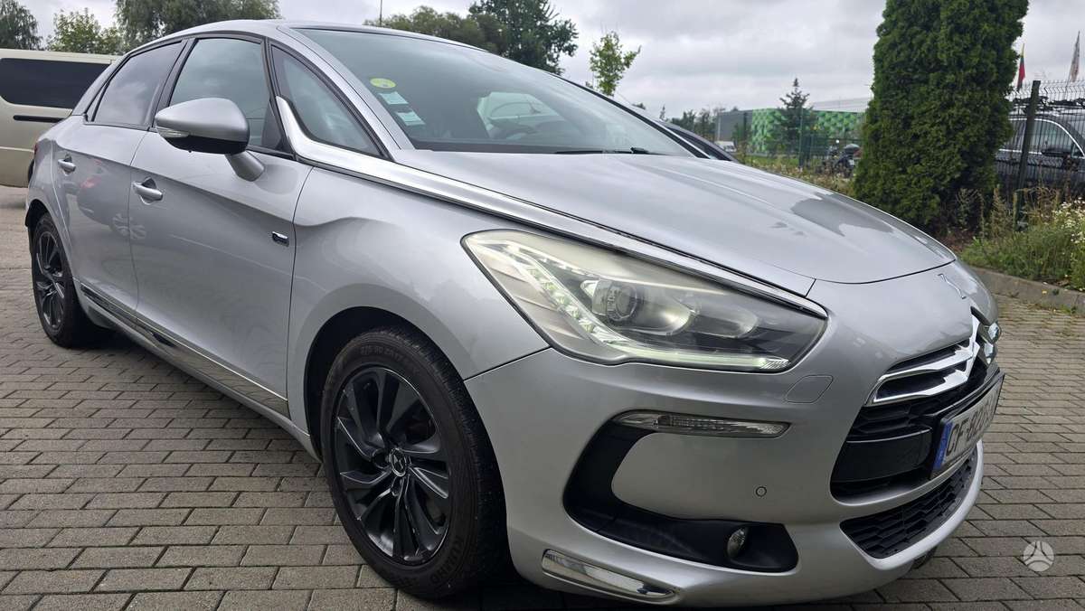 Citroen DS5, 2.0 l., hatchback