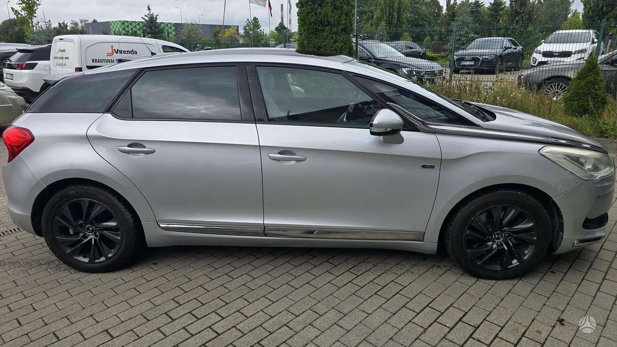 Citroen DS5, 2.0 l., hatchback