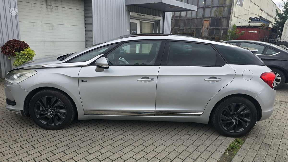 Citroen DS5, 2.0 l., hatchback