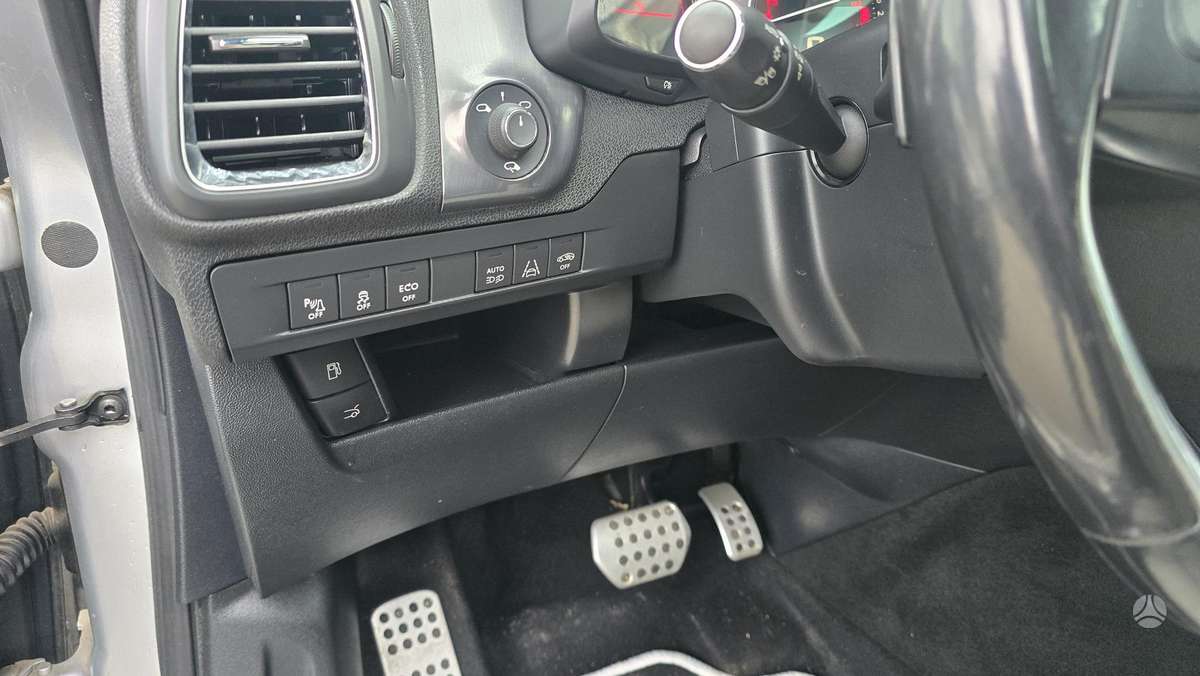 Citroen DS5, 2.0 l., hatchback
