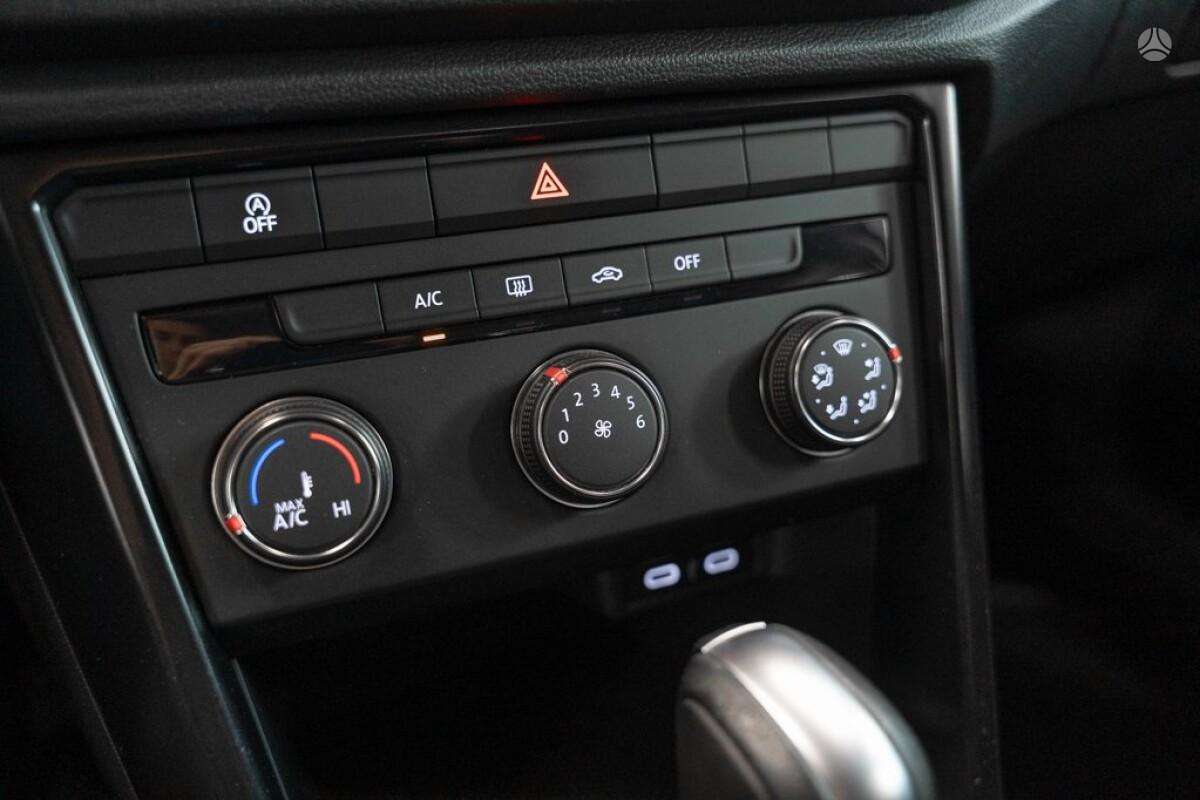 Volkswagen T-Roc - 11
