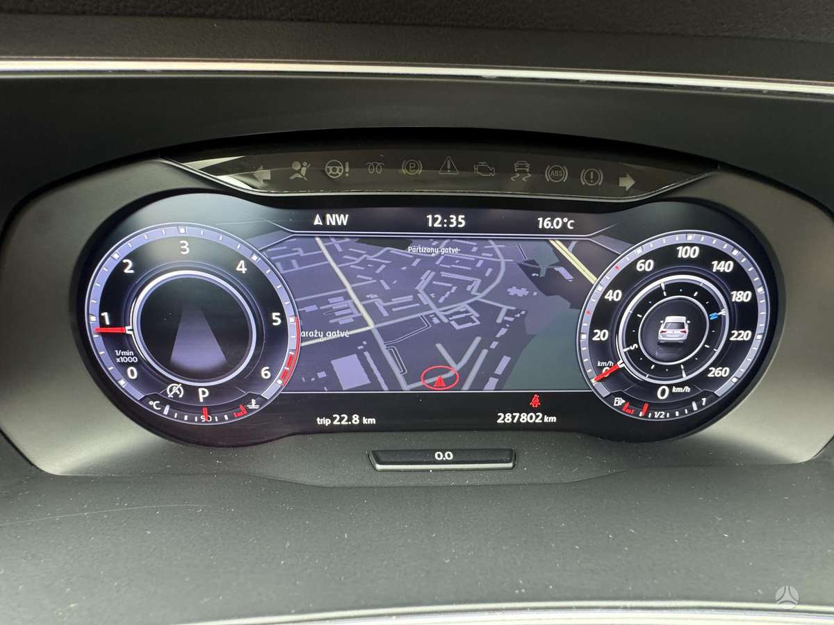 Volkswagen Tiguan - 11