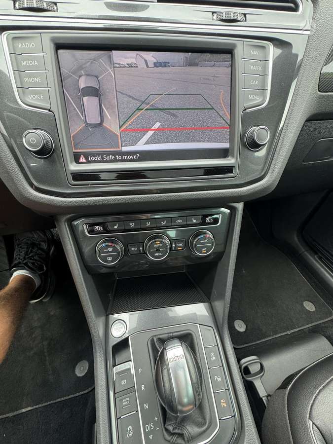 Volkswagen Tiguan - 12