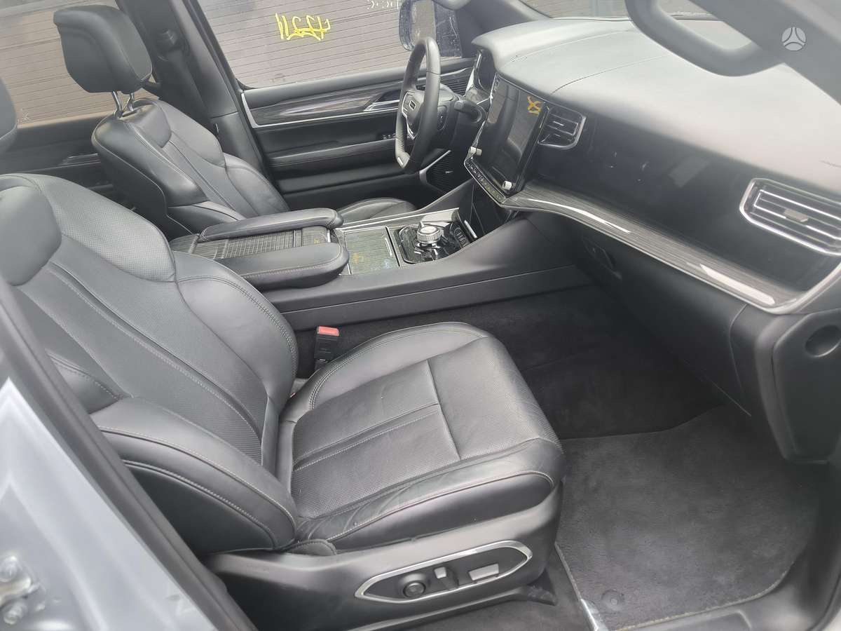 Jeep Wagoneer детали салона