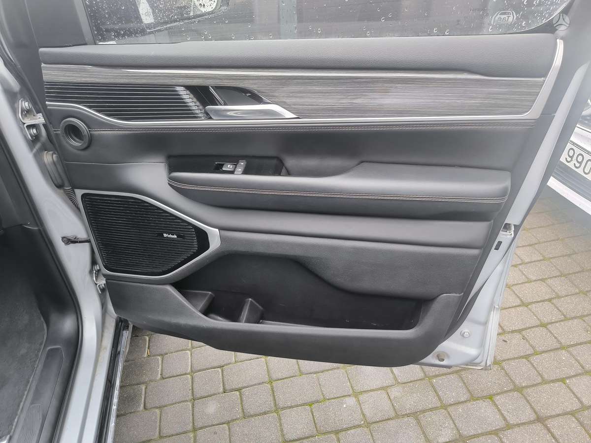 Jeep Wagoneer salono detalės