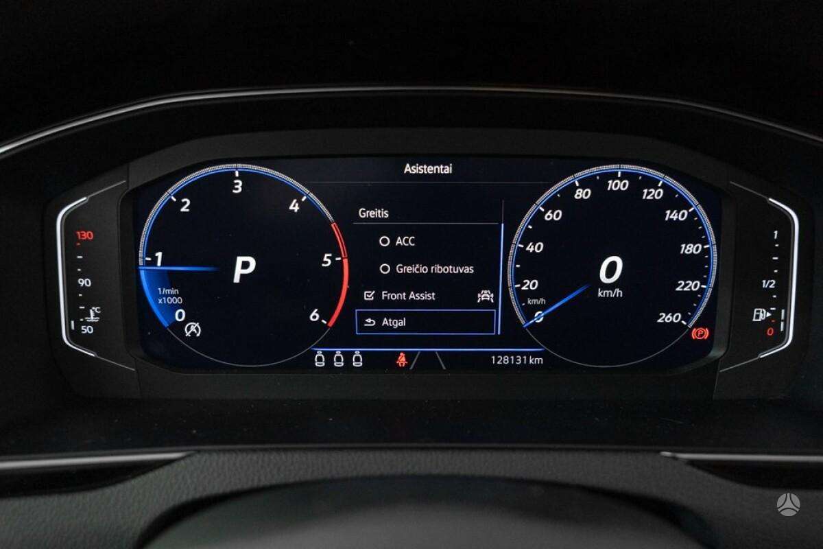 Volkswagen Passat - 12