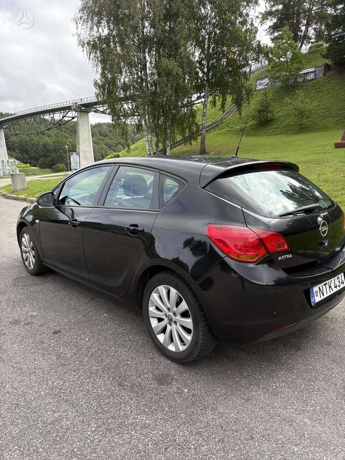 Opel Astra, 1.6 l., hatchback