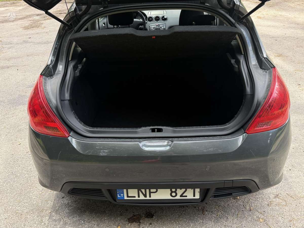 Peugeot 308 - 8