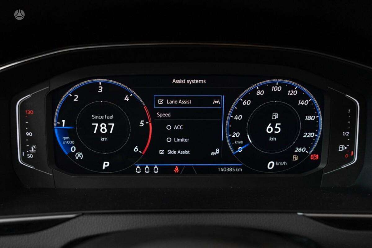 Volkswagen Passat - 11