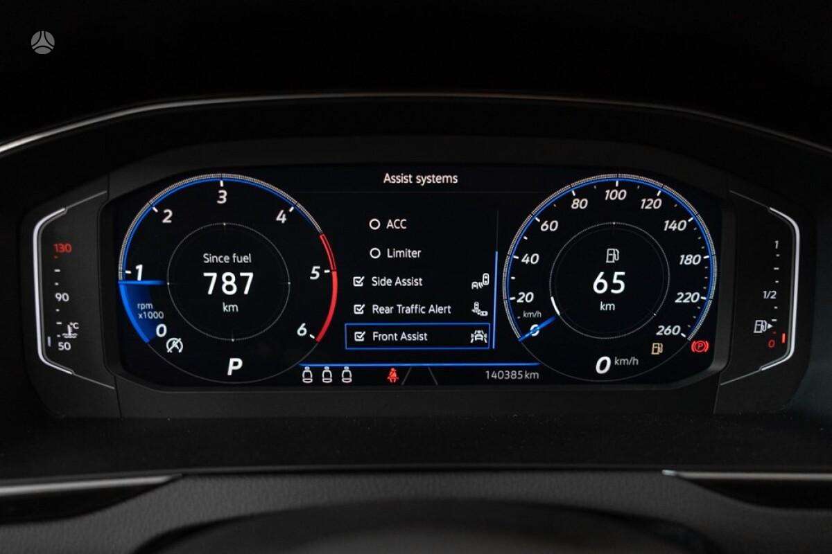 Volkswagen Passat - 12