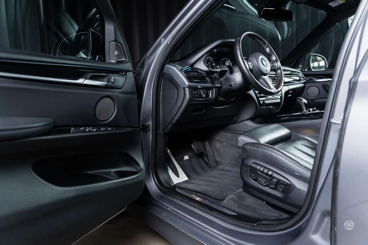 BMW X5, 3.0 l., off-road / crossover