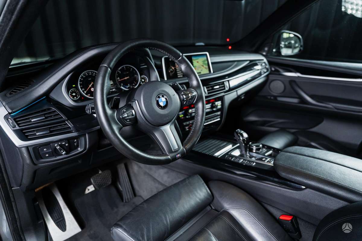 BMW X5, 3.0 l., off-road / crossover