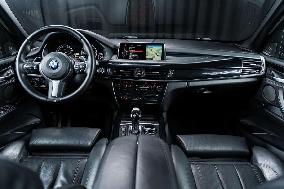 BMW X5, 3.0 l., off-road / crossover