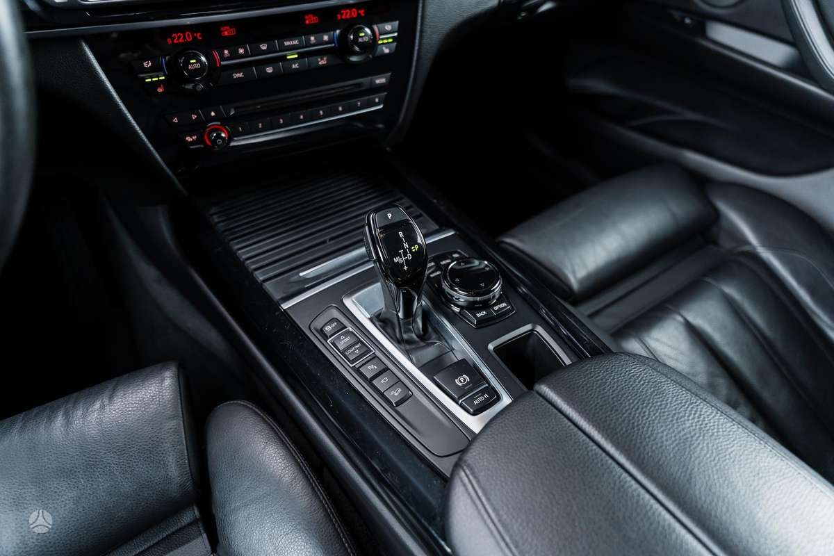 BMW X5, 3.0 l., off-road / crossover