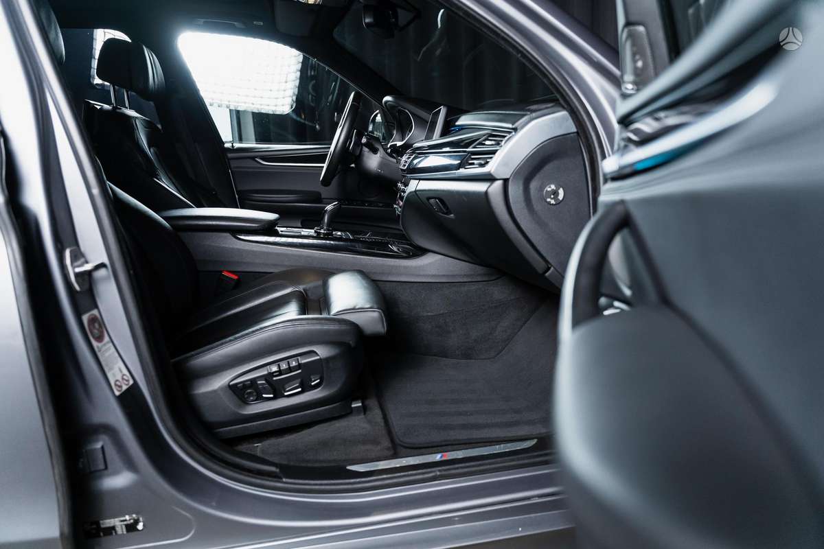 BMW X5, 3.0 l., off-road / crossover