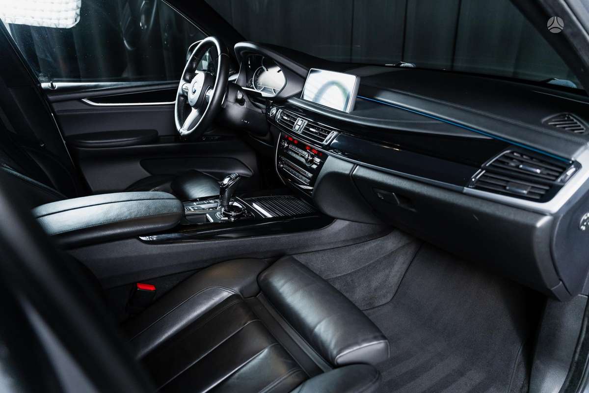 BMW X5, 3.0 l., off-road / crossover