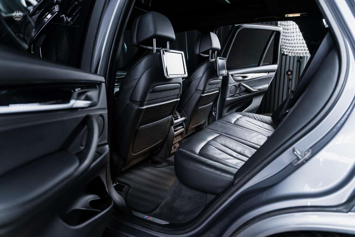 BMW X5, 3.0 l., off-road / crossover