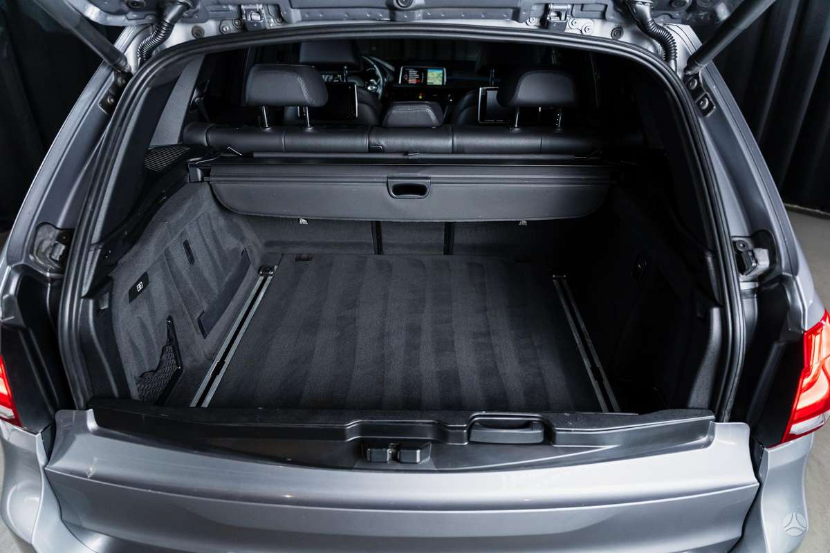 BMW X5, 3.0 l., off-road / crossover