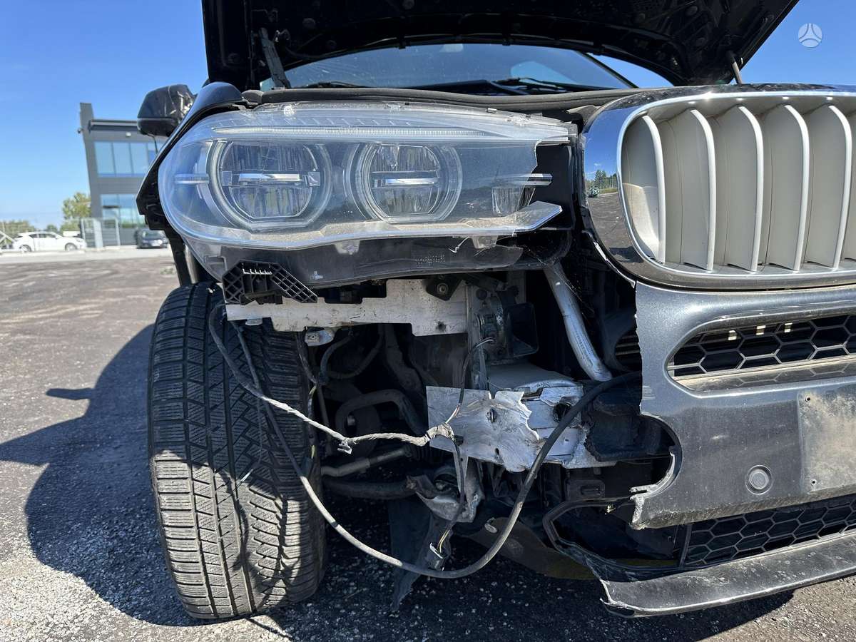 BMW X5, off-road / crossover