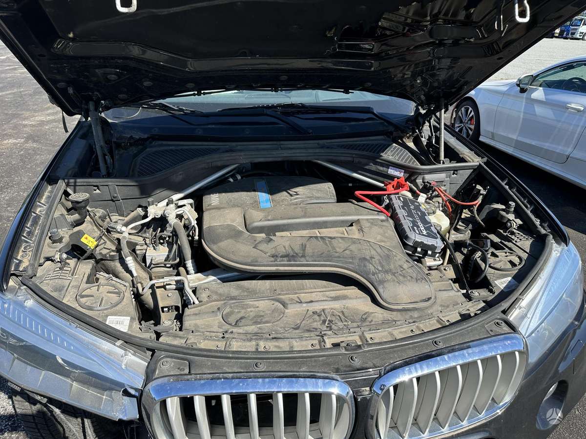 BMW X5, off-road / crossover
