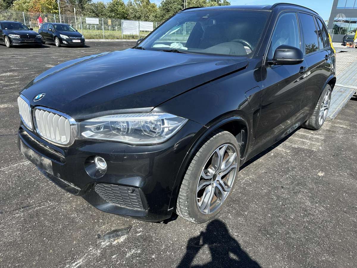 BMW X5, off-road / crossover