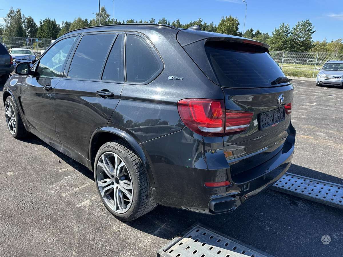 BMW X5, off-road / crossover