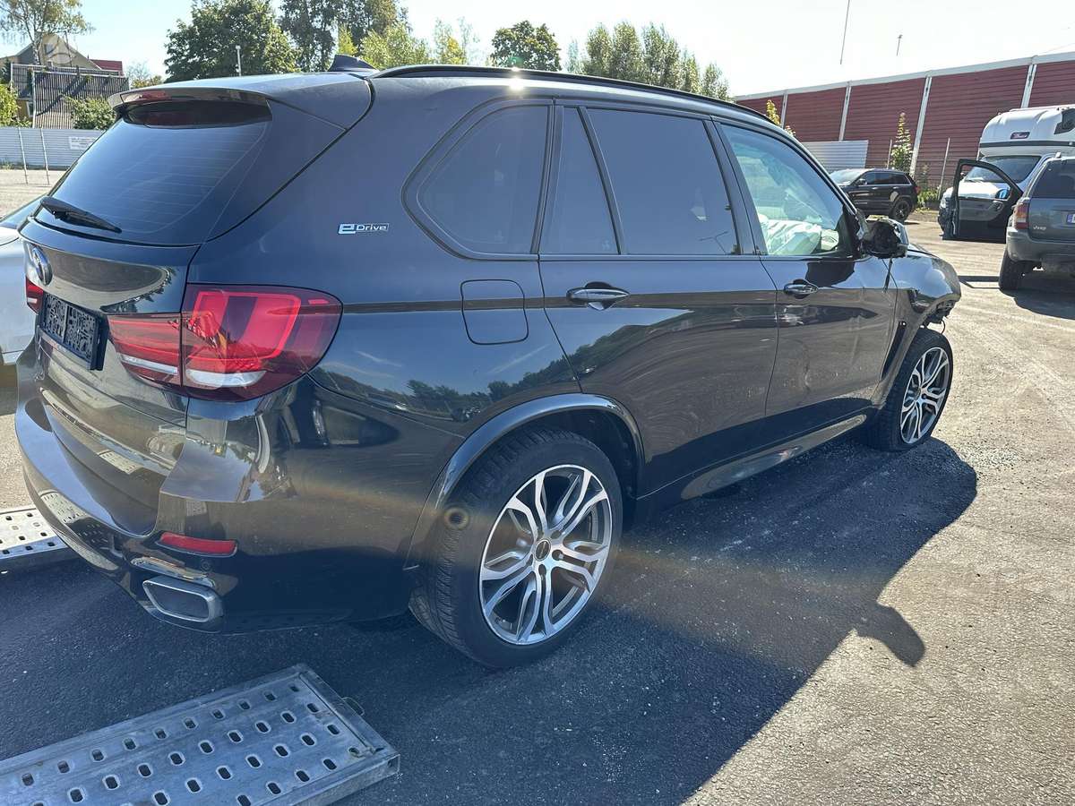 BMW X5, off-road / crossover