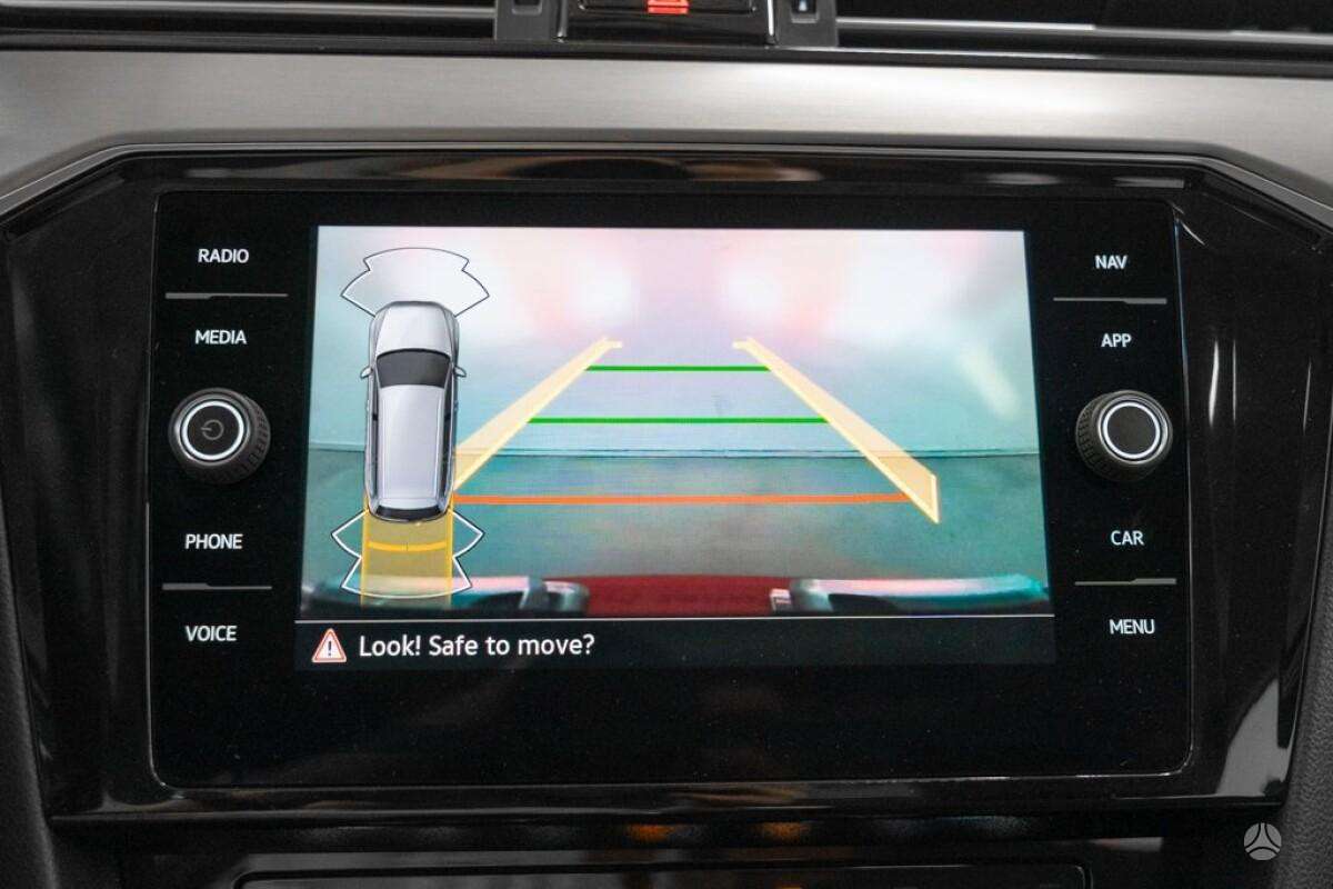 Volkswagen Passat - 11