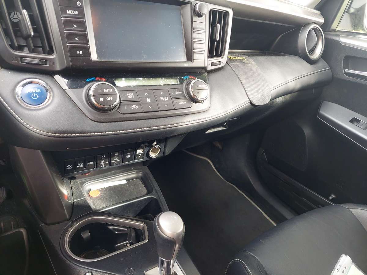 Toyota RAV4 - 10