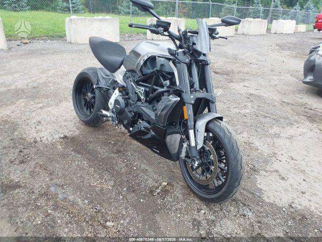 Ducati Diavel 1262cc, спортбайки / superbikes