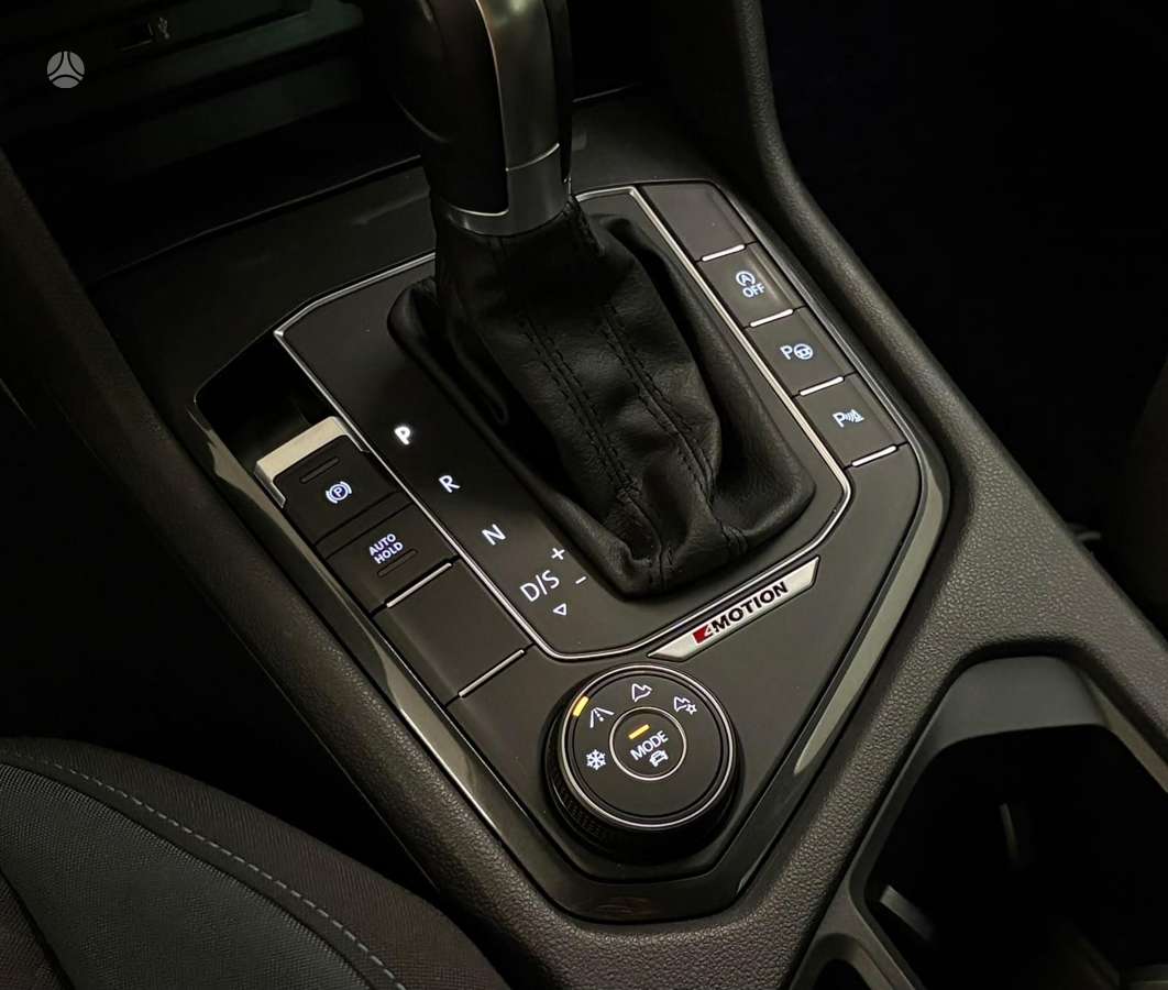 Volkswagen Tiguan - 12