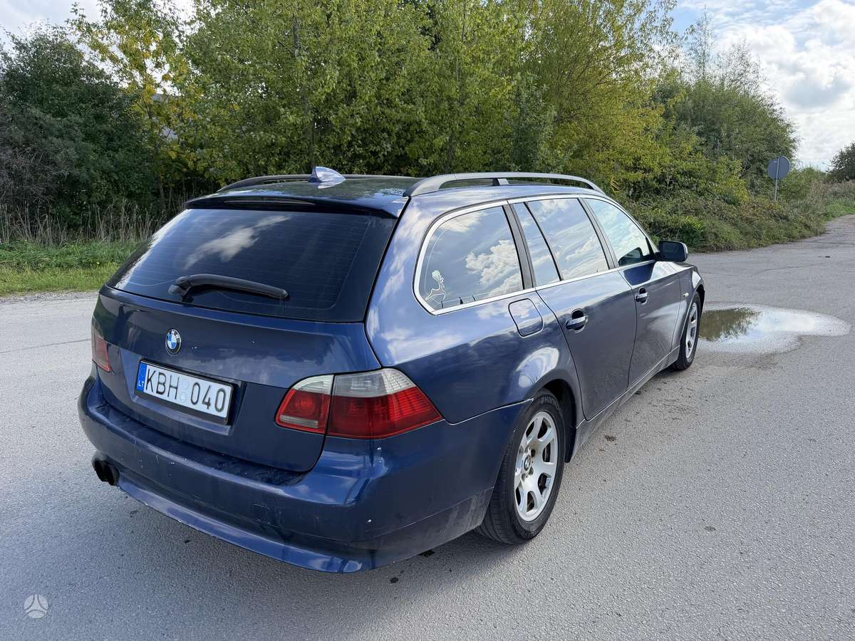 BMW 525, universalas