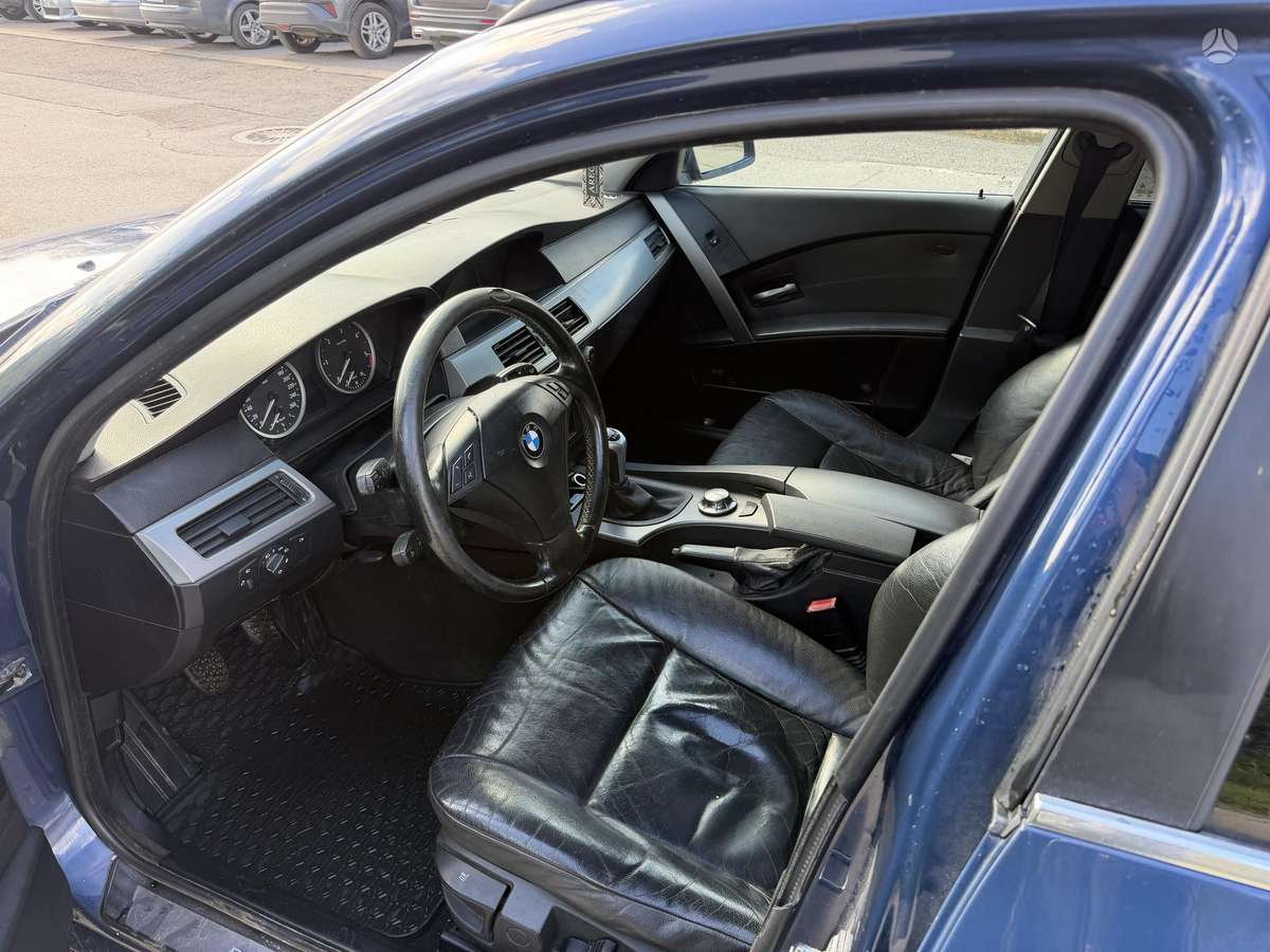 BMW 525, universalas