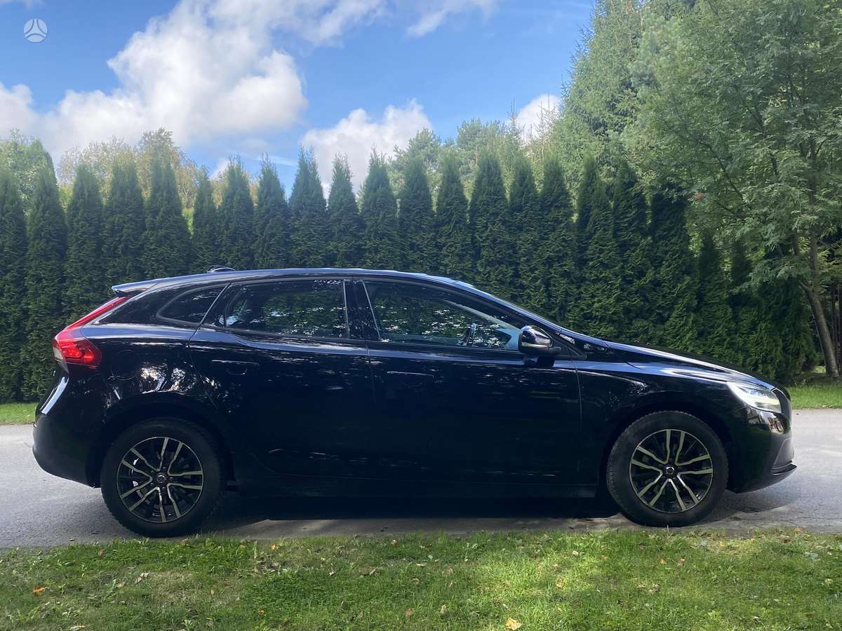 Volvo V40, 2.0 l., hatchback