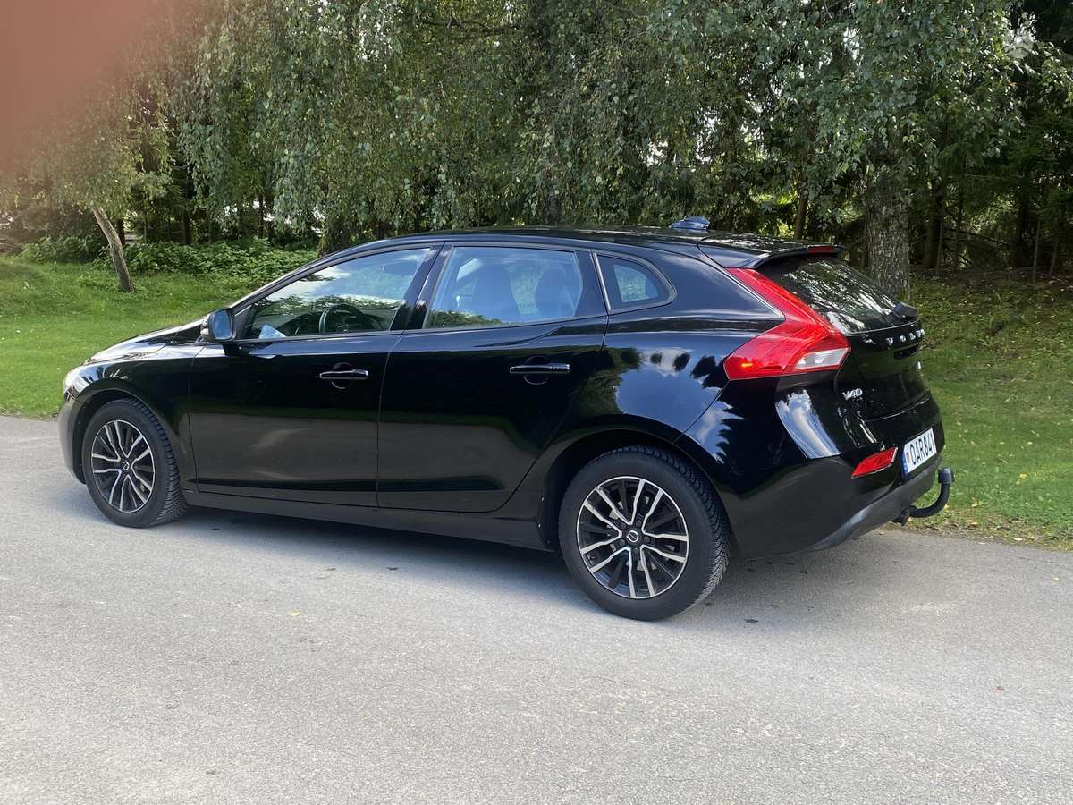 Volvo V40, 2.0 l., hatchback