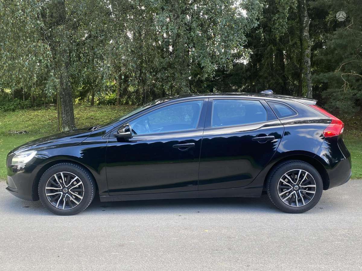Volvo V40, 2.0 l., hatchback