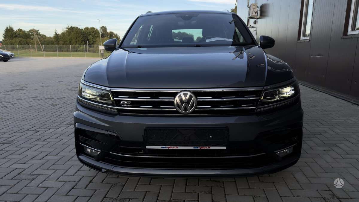 Volkswagen Tiguan - 1