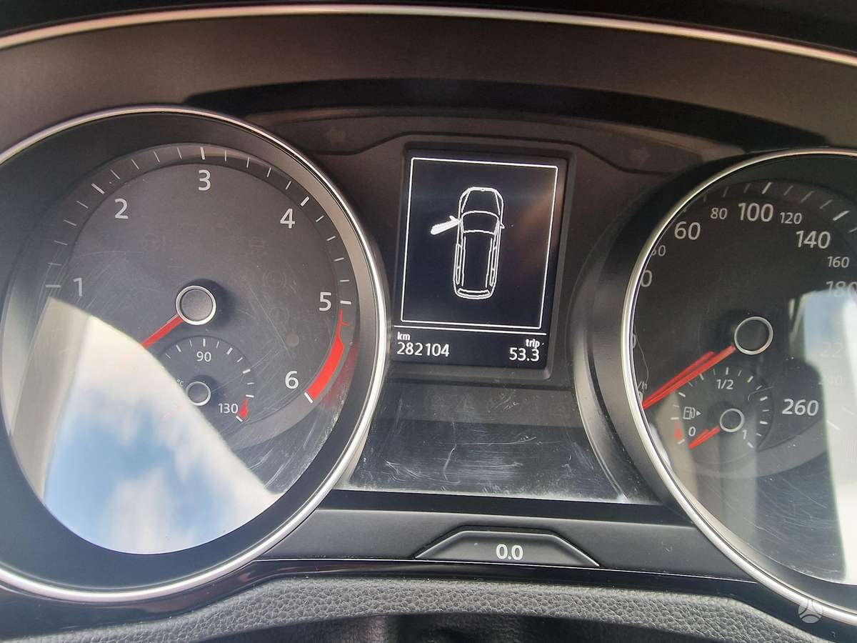 Volkswagen Passat - 11