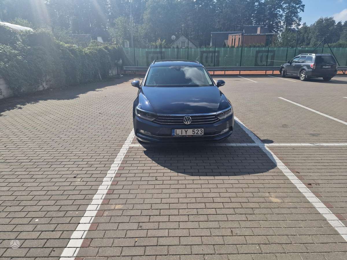 Volkswagen Passat - 1