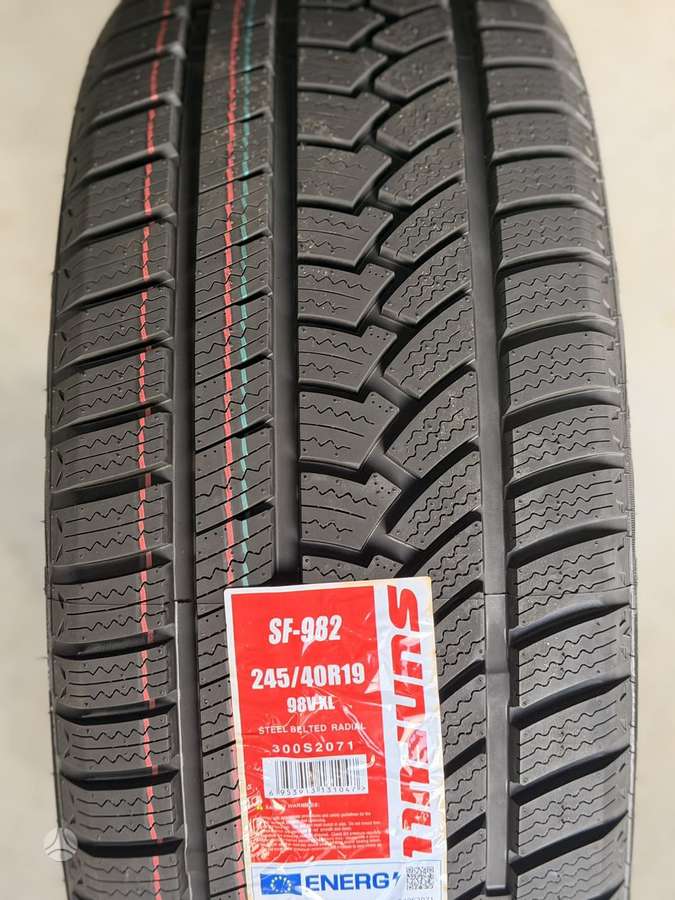 Sunfull 982: SIUNČIAME, winter 245/40 R19