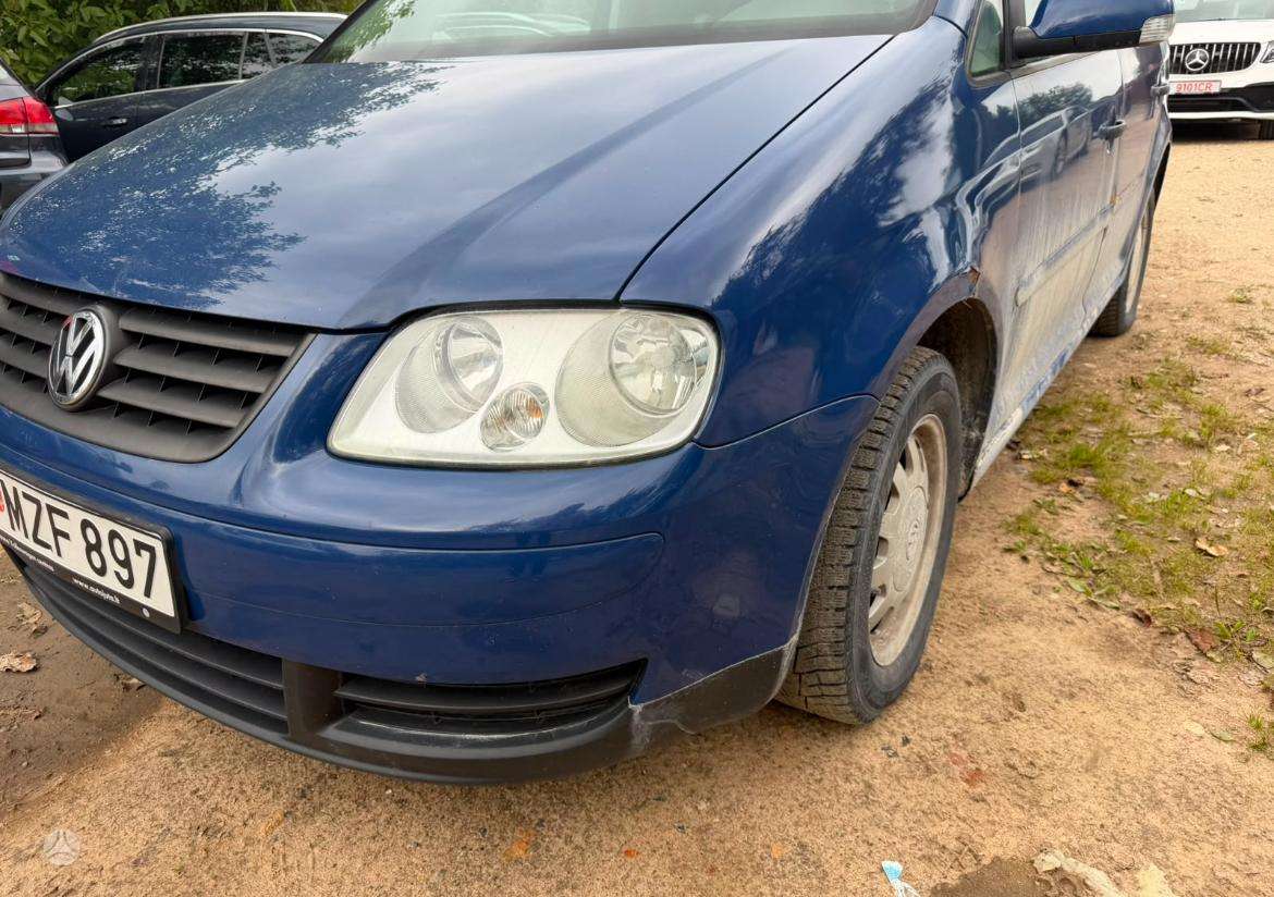 Volkswagen Touran - 1