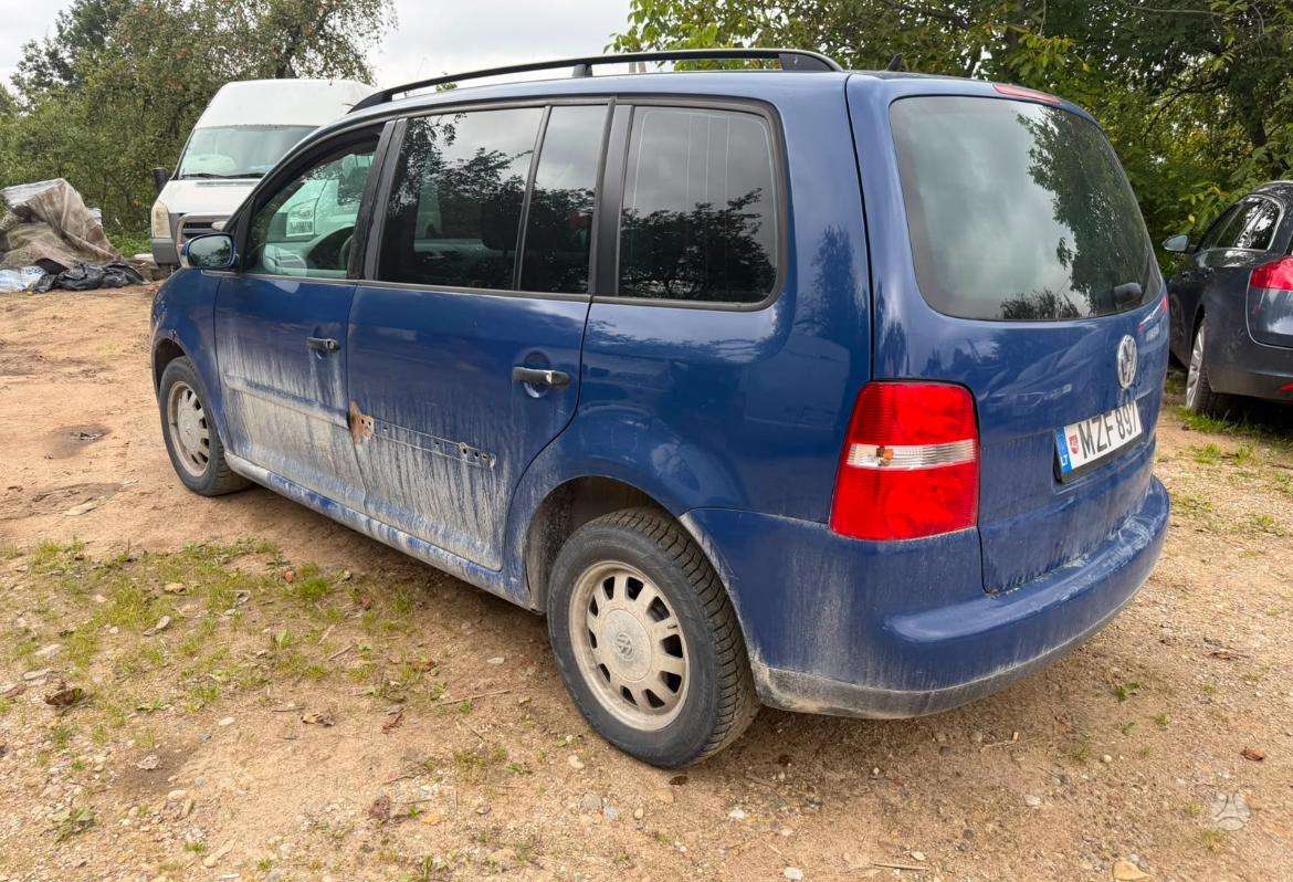 Volkswagen Touran - 4