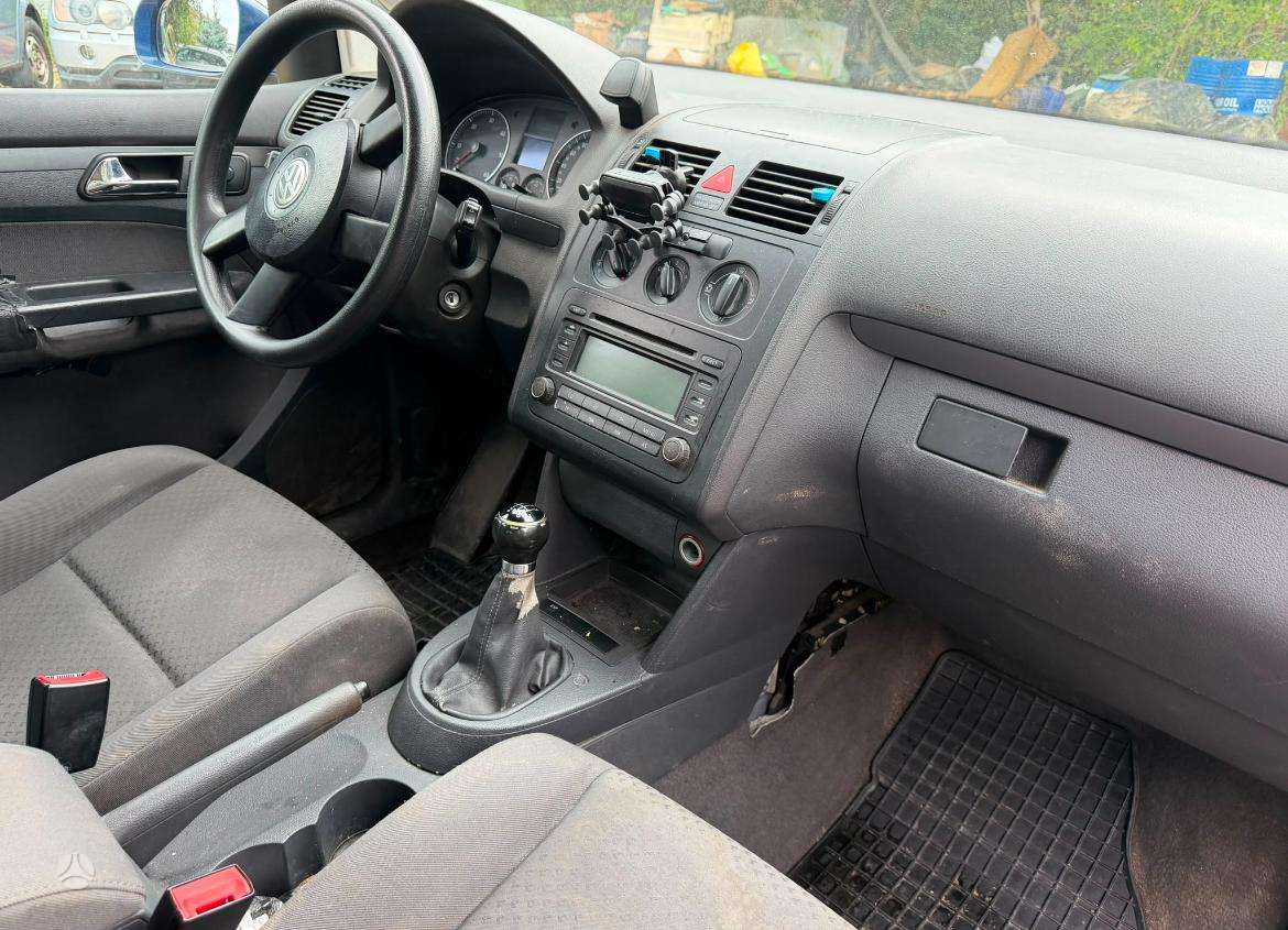 Volkswagen Touran - 5