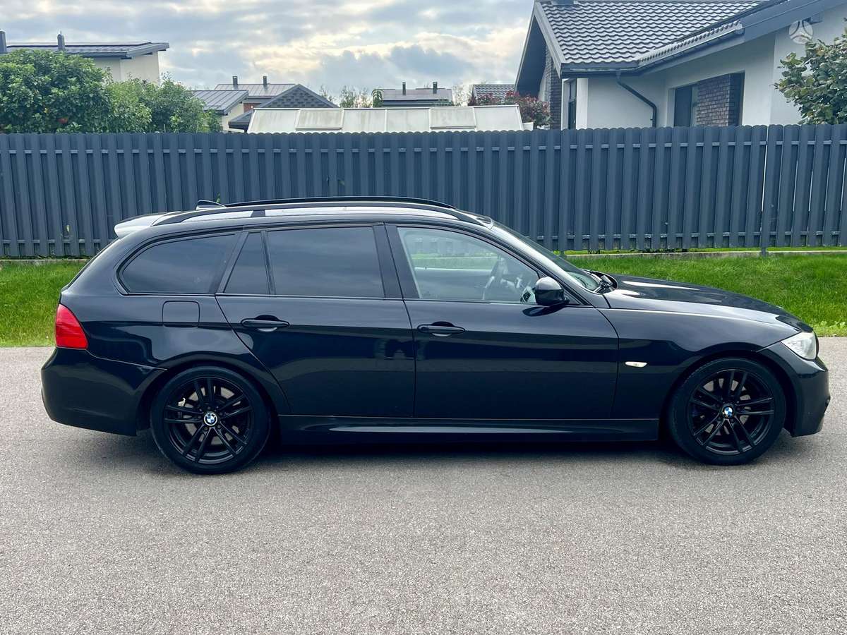 BMW 325, universalas