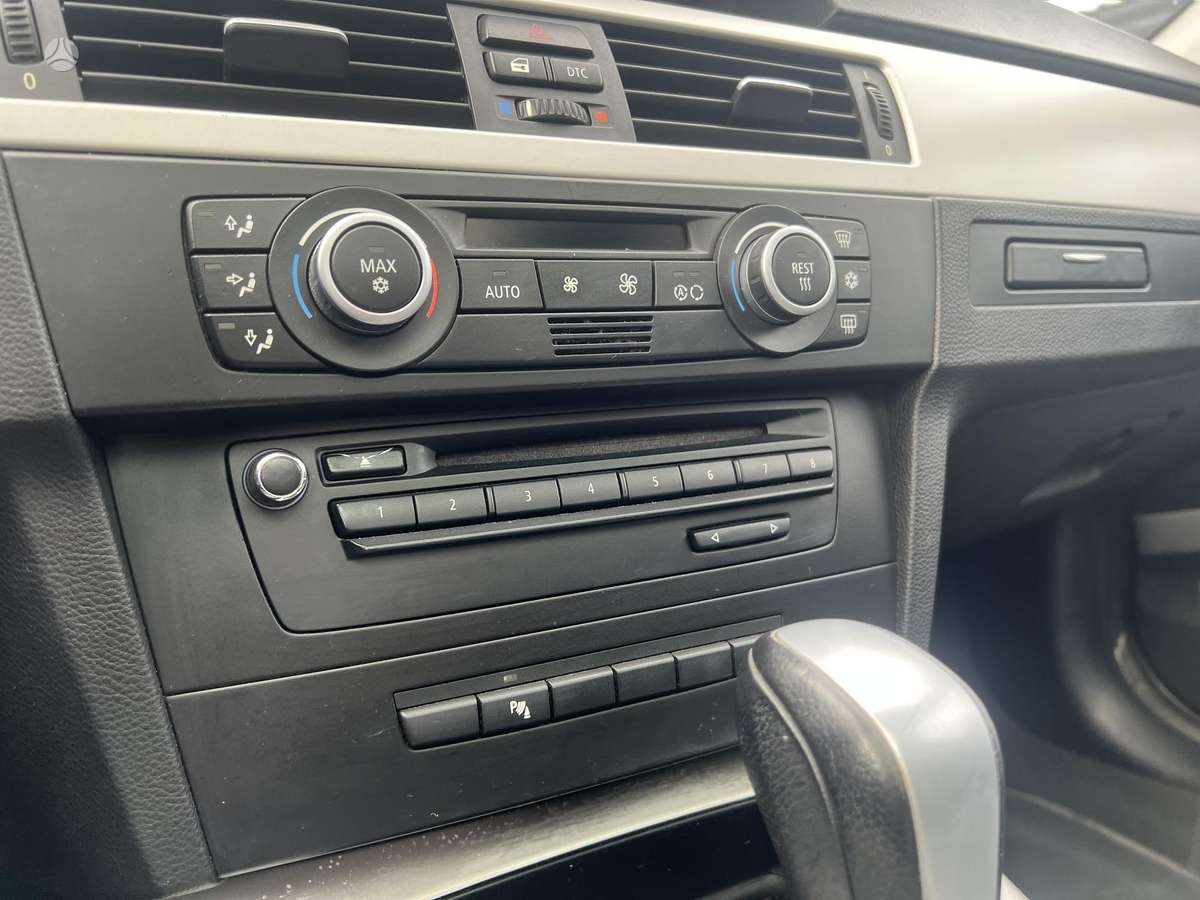 BMW 325, universalas